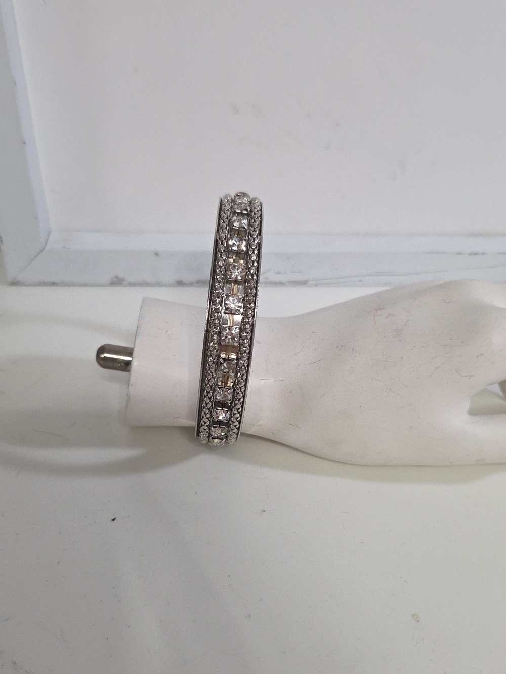 Vintage Silver Tone Rhinestone Hinged Bangle Bracelet [1356]